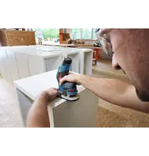 Tupia BOSCH GKF 12V-8 Professional (13000RPM - 2,5 m s² - Preto Azul Vermelho)