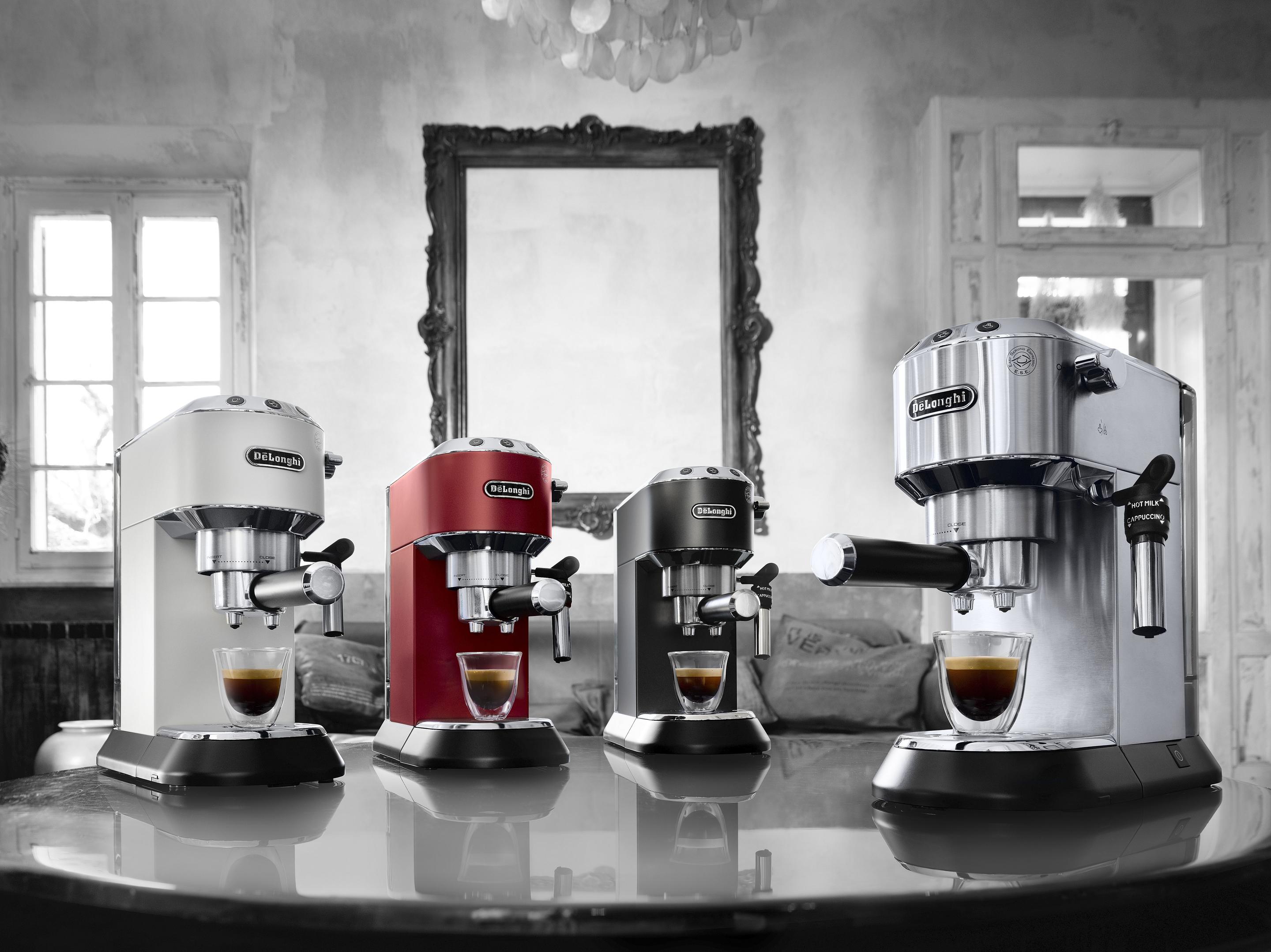 Máquina de Café Expresso DELONGHI Dedica EC685.BK (Doses individuais, café moído - 1300 W - 15 bar - Preto e Prateado), miniatura 7