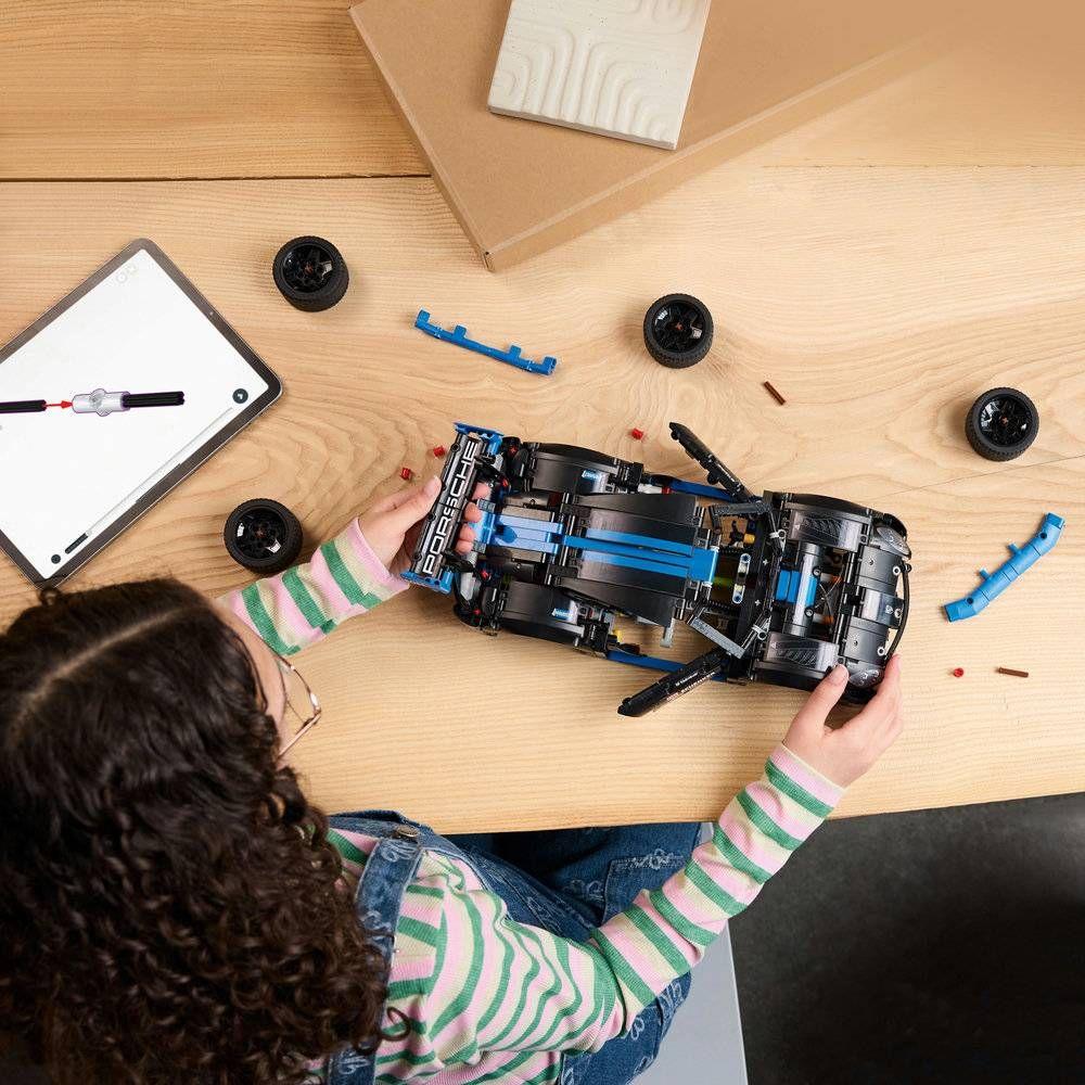 LEGO 42176 Technic Carro de Corrida Porsche GT4 e-Performance (10+ anos - 834 peças) — miniatura 5