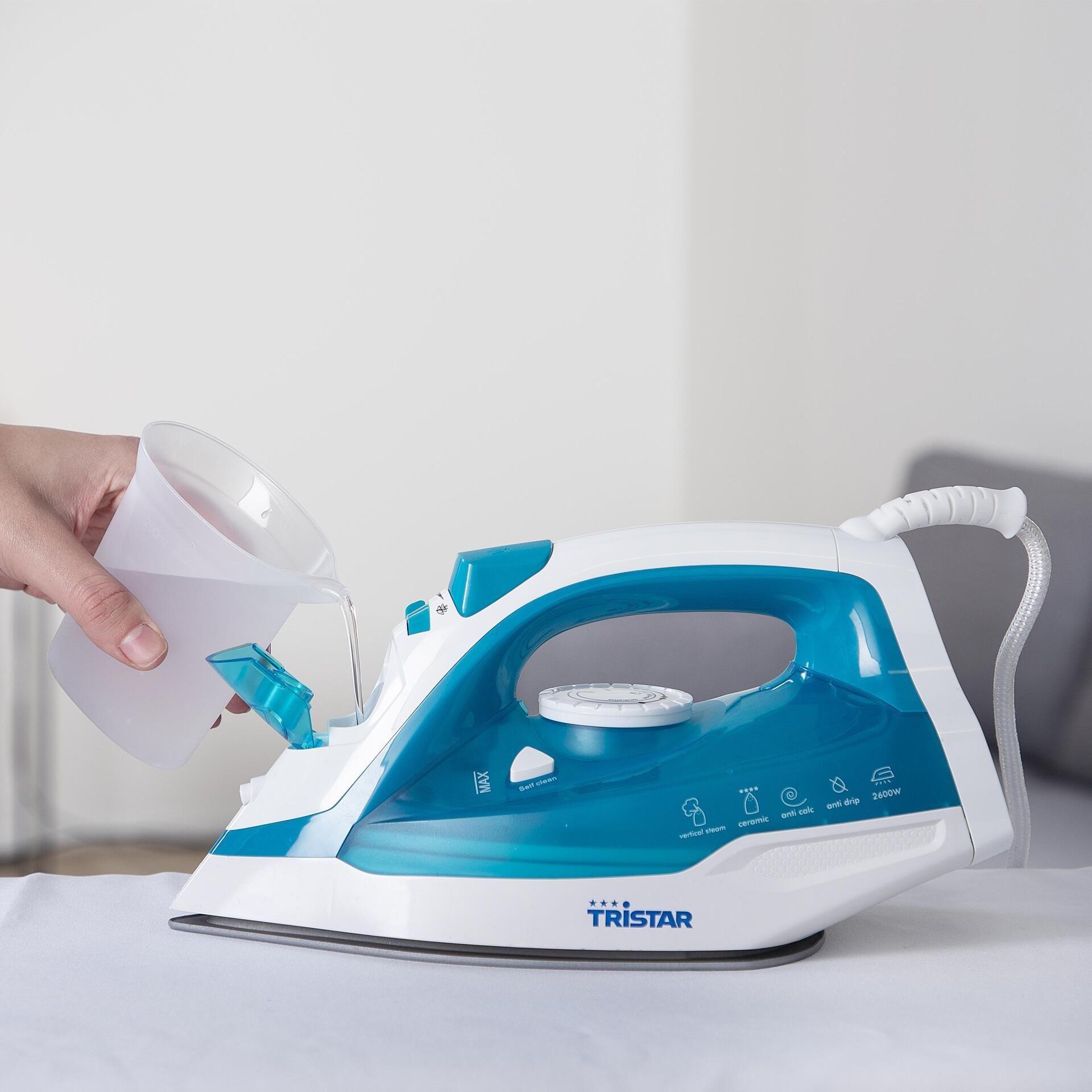 Ferro de Engomar a Vapor TRISTAR ST-8320 (2600 W - 0,37 l - Base de cerâmica - Turquesa e Branco)