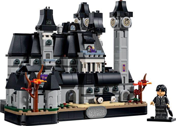 LEGO 76788 Wednesday Nevermore Academy (10+ anos - 890 peças)
