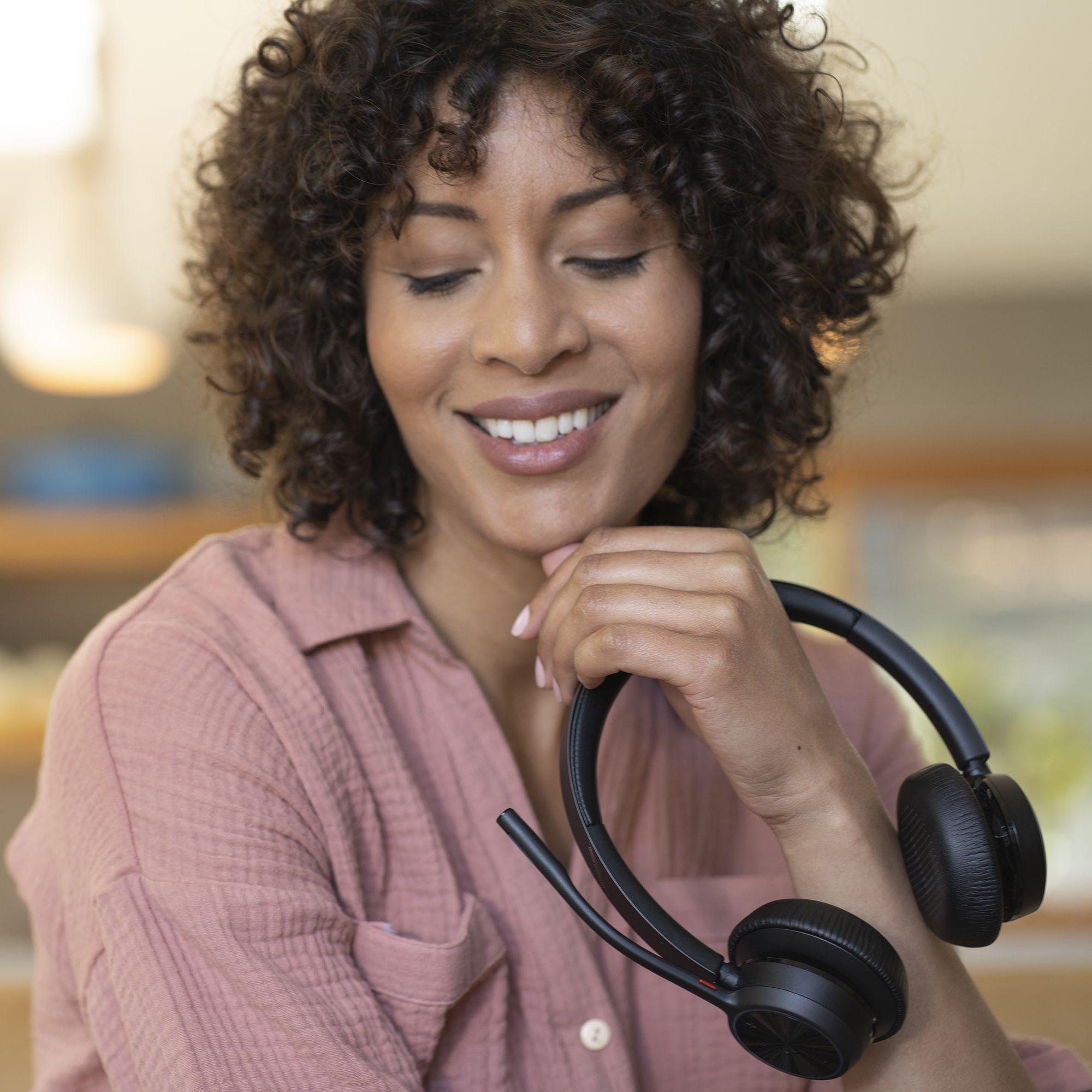 Headset POLY Voyager 4320 UC (Binaural - Com fios e sem fios - Supra-aural - Preto) — miniatura 4