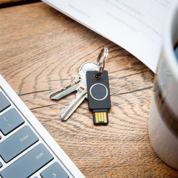 Chave de Segurança USB YUBICO YubiKey Bio - FIDO Edition (FIDO - USB-A - Biometria - Preto e Dourado), miniatura 3