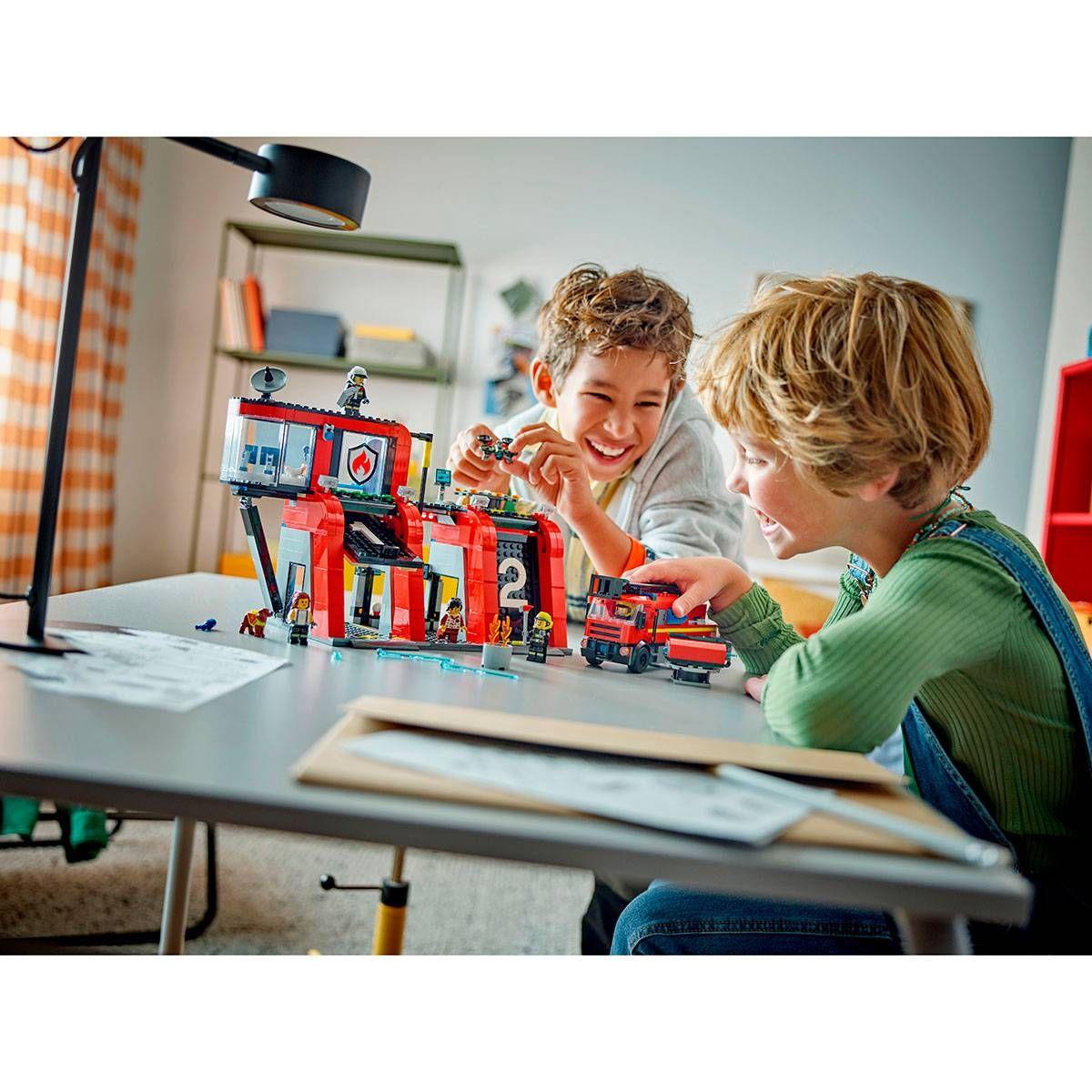 LEGO 60414 City Quartel dos Bombeiros com Camião dos Bombeiros (6+ anos - 843 peças) — miniatura 5
