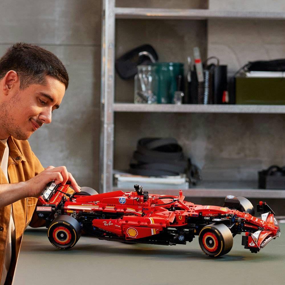 LEGO 42207 Technic Carro Ferrari SF-24 F1 (18+ anos - 1361 peças) — miniatura 4