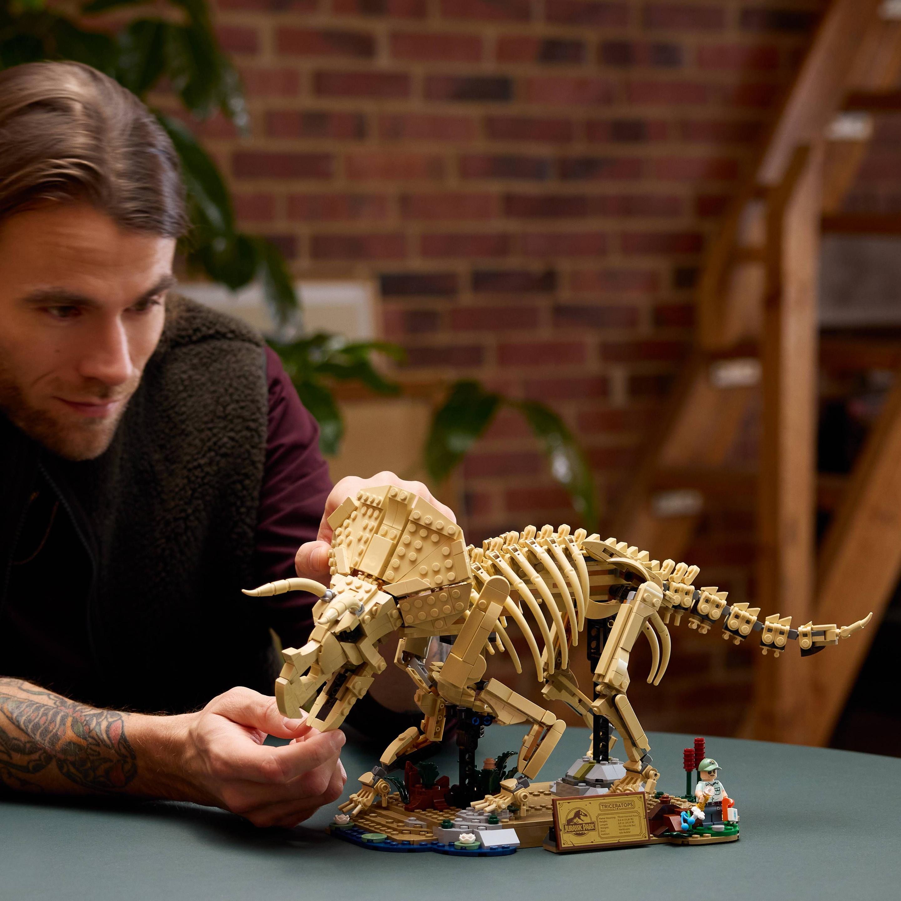 LEGO 77985 Jurassic World Fósseis de Dinossauros: Triceratops (18+ anos - 1154 peças), miniatura 6