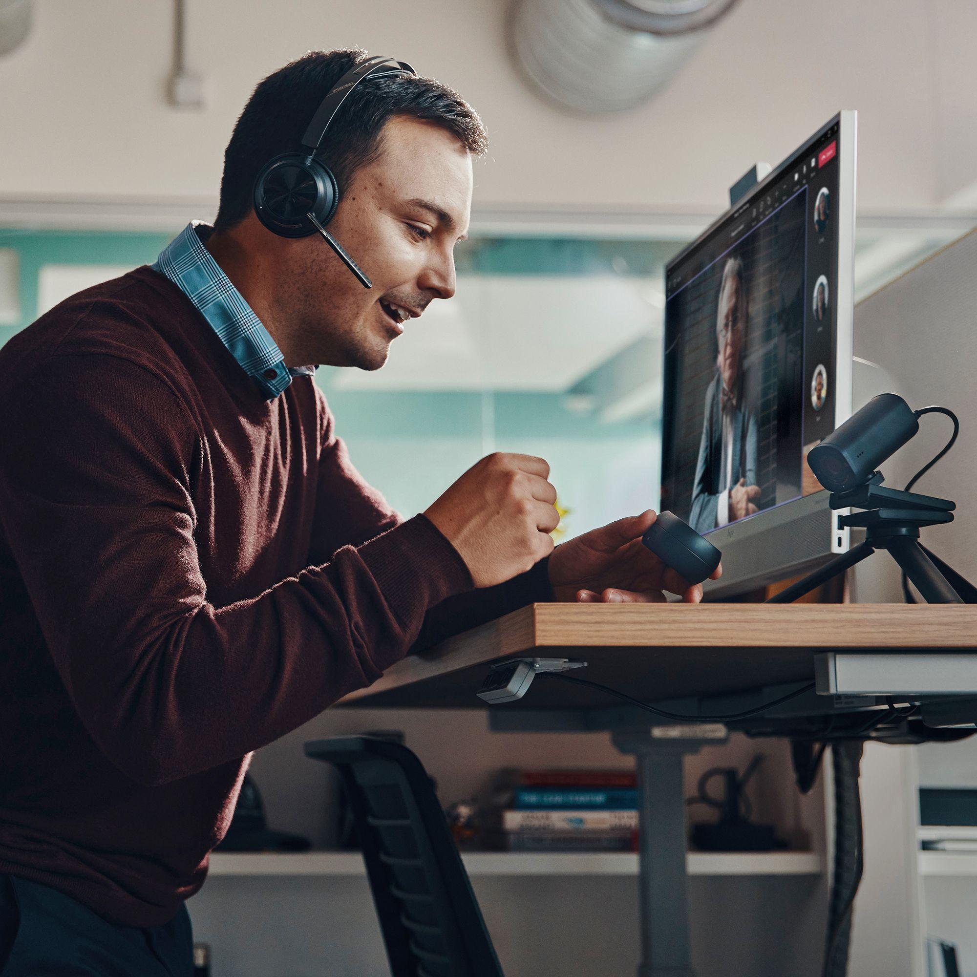 Headset HP POLY Voyager Focus 2 USB-C-C (Binaural - Sem fios - Supra-aural - Preto) — miniatura 3