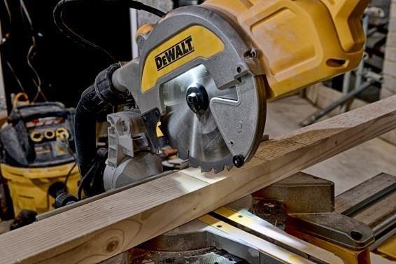 Serra de Esquadria Telescópica DEWALT DWS777-QS (1800 W - 216 mm)