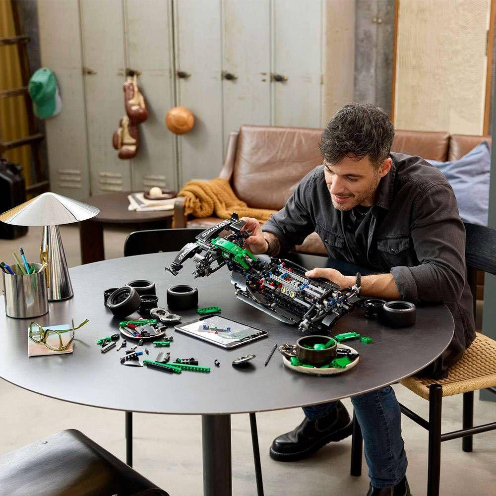 LEGO 42240 Technic Carro de F1® Aston Martin Aramco AMR25 (18+ anos - 1547 peças), miniatura 7