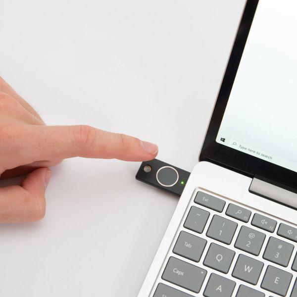 Chave de Segurança USB YUBICO YubiKey Bio - FIDO Edition (FIDO - USB-A - Biometria - Preto e Dourado), miniatura 2