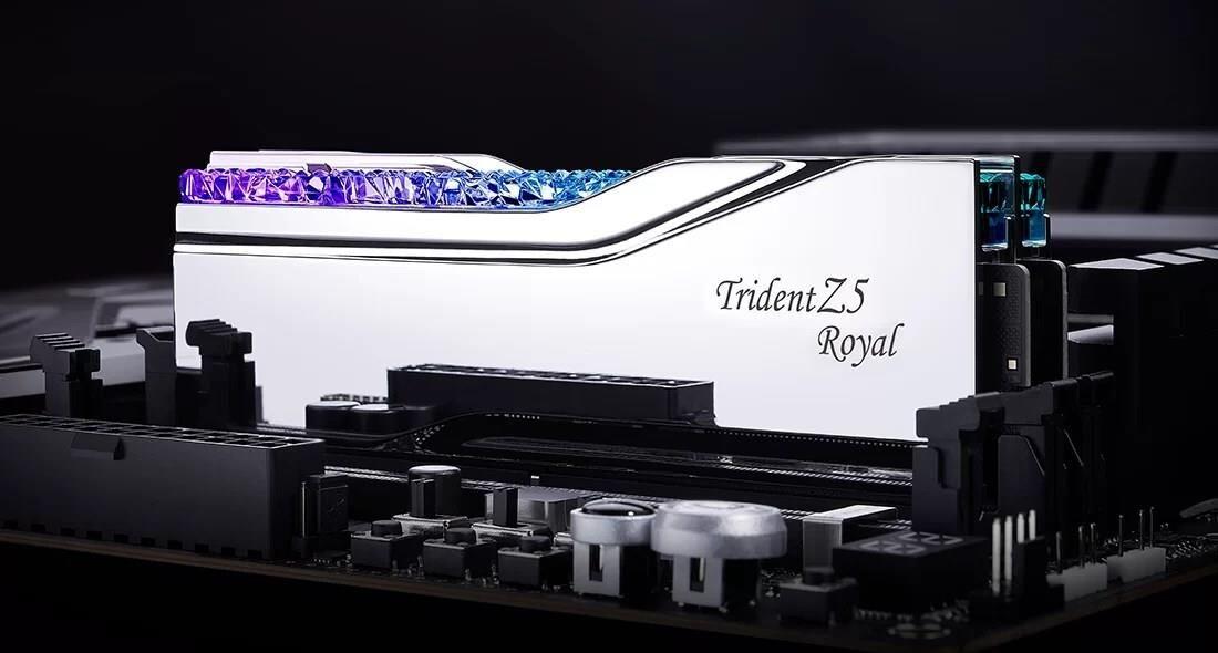 Memória RAM G.SKILL Trident Z5 Royal F5-6400J3239G16GX2-TR5S (6400 MHz - 32 GB - DIMM)
