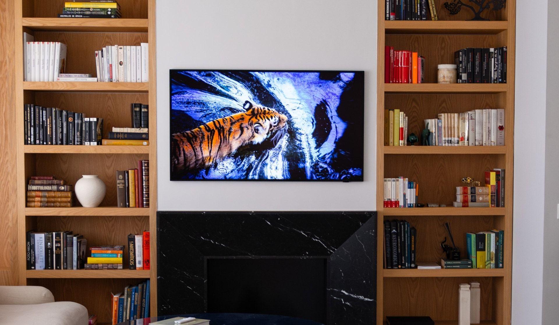 Televisão SAMSUNG TV The Frame TQ43LS03HEUXXC (43" - 4K QLED - Preto), miniatura 2