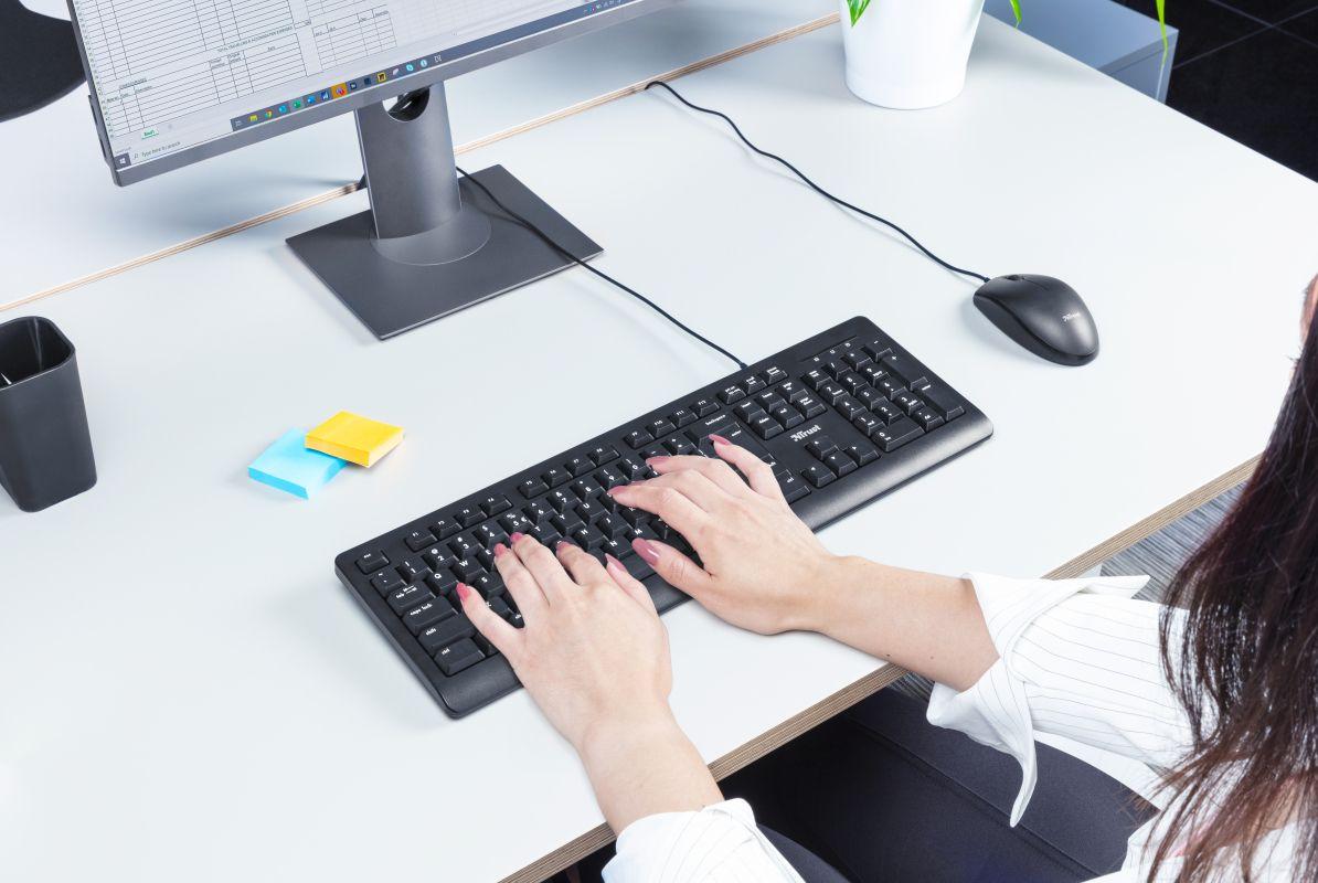 Teclado TRUST TK-150 (Espanhol - Interruptor de membrana - Tamanho completo - Preto) — miniatura 2