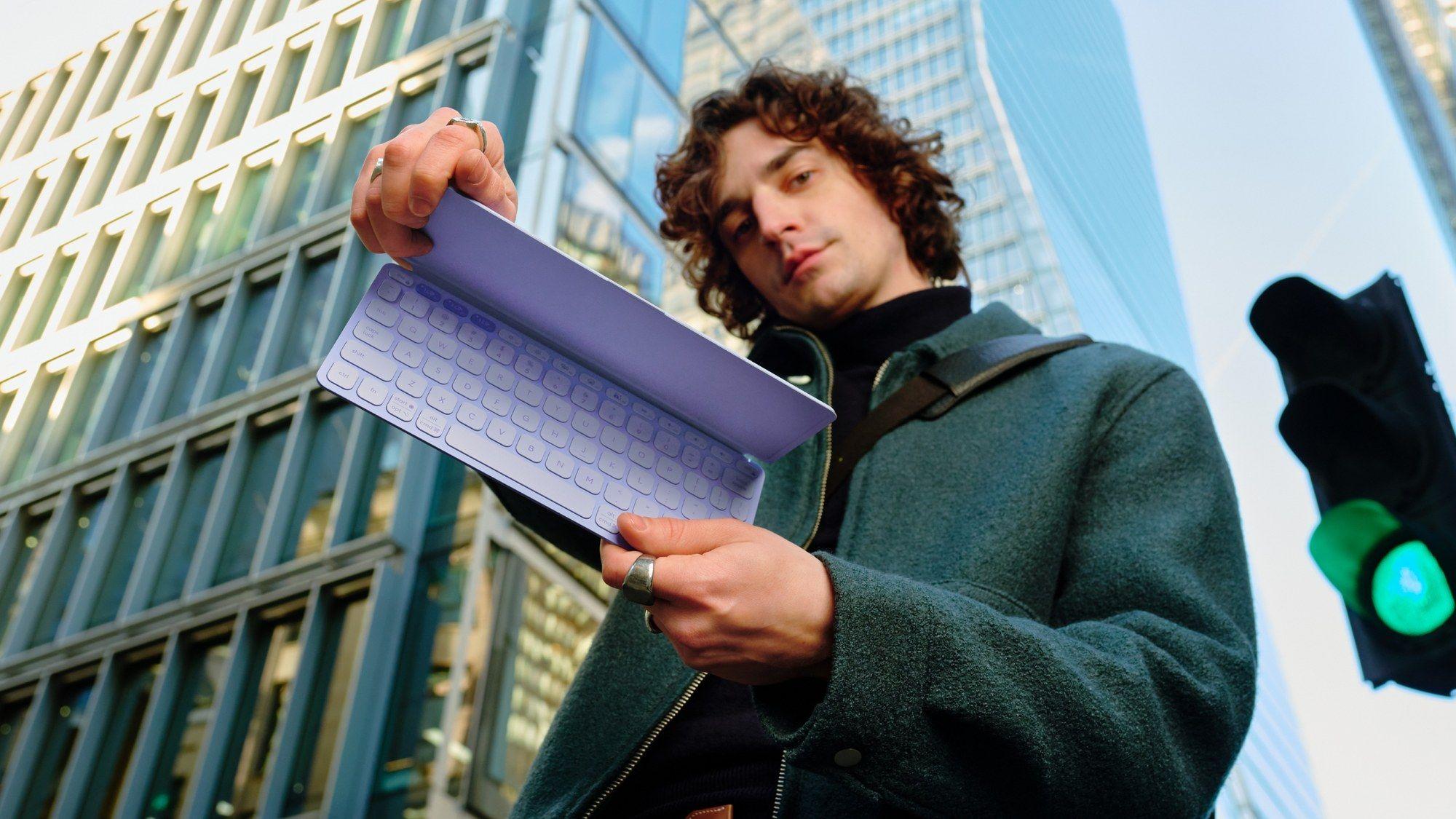 Teclado LOGITECH Keys-To-Go 2 (Francês - Teclas tesoura - Mini - Lilás)