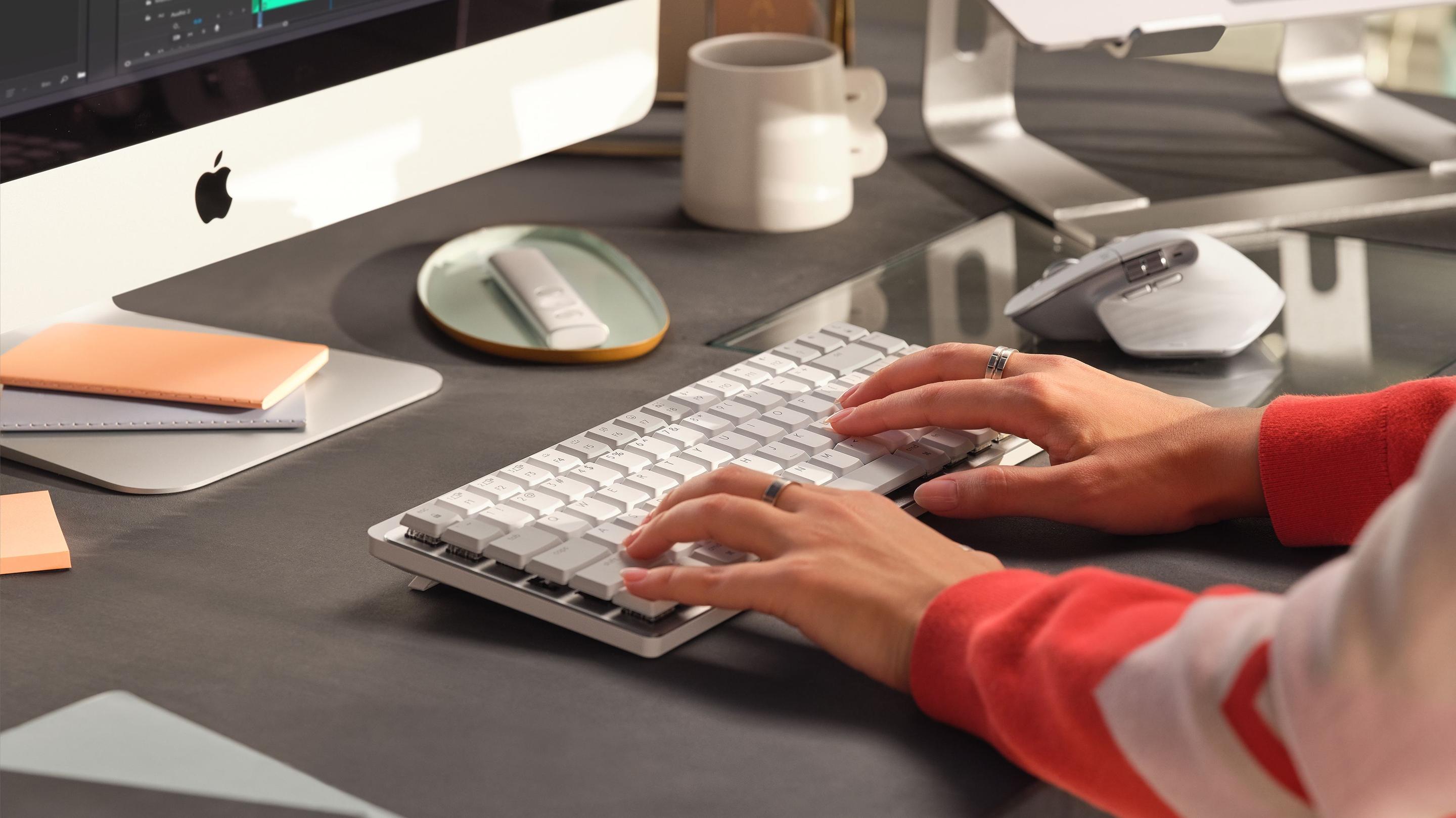 Teclado LOGITECH MX Mechanical Mini for Mac (Alemão - Interruptor de chave mecânico - RF Wireless + Bluetooth - Cinzento Claro/Branco) — miniatura 5