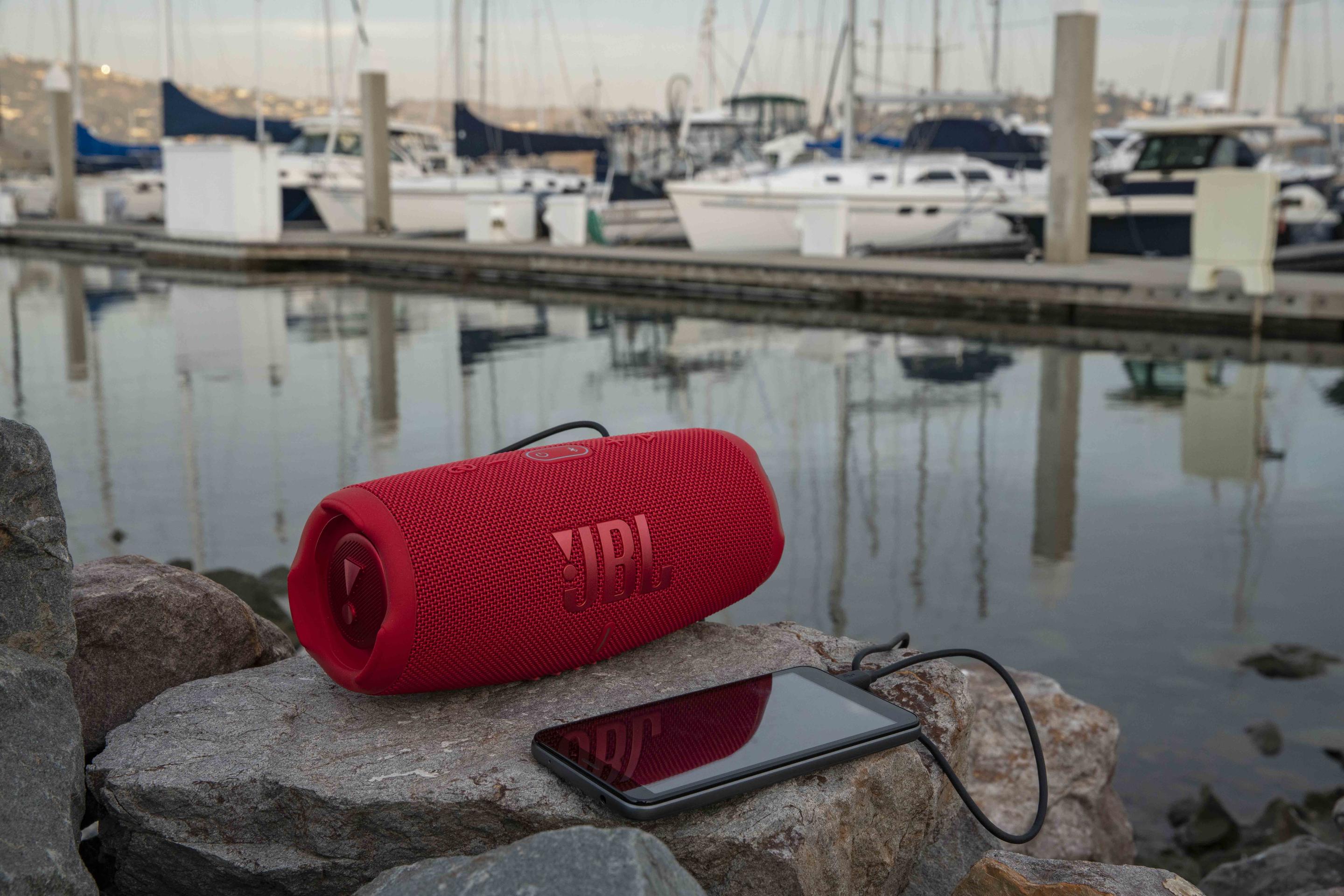 Coluna Portátil Estéreo JBL Charge 5 (40 W - USB Type-C - Branco) — miniatura 10