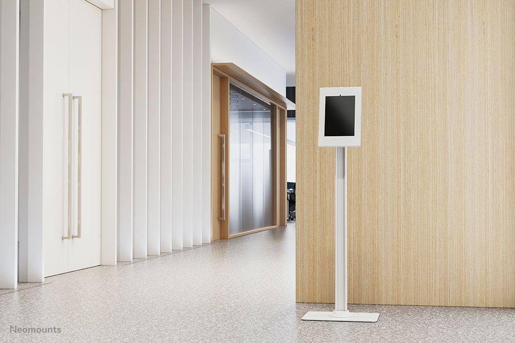 Suporte de Segurança de Chão para Tablet NEOMOUNTS FL15-650WH1 (9,7–11" - Altura Ajustável - Branco), miniatura 4