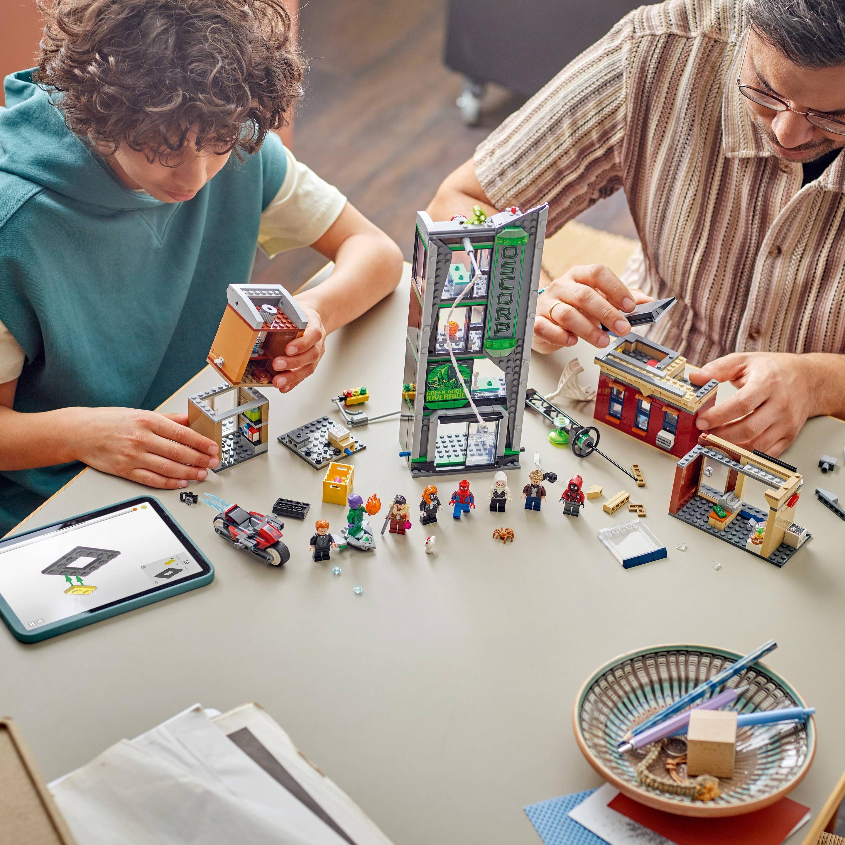 LEGO 76324 Marvel Super Heroes Spider-Man contra Oscorp (10+ anos - 808 peças) — miniatura 6