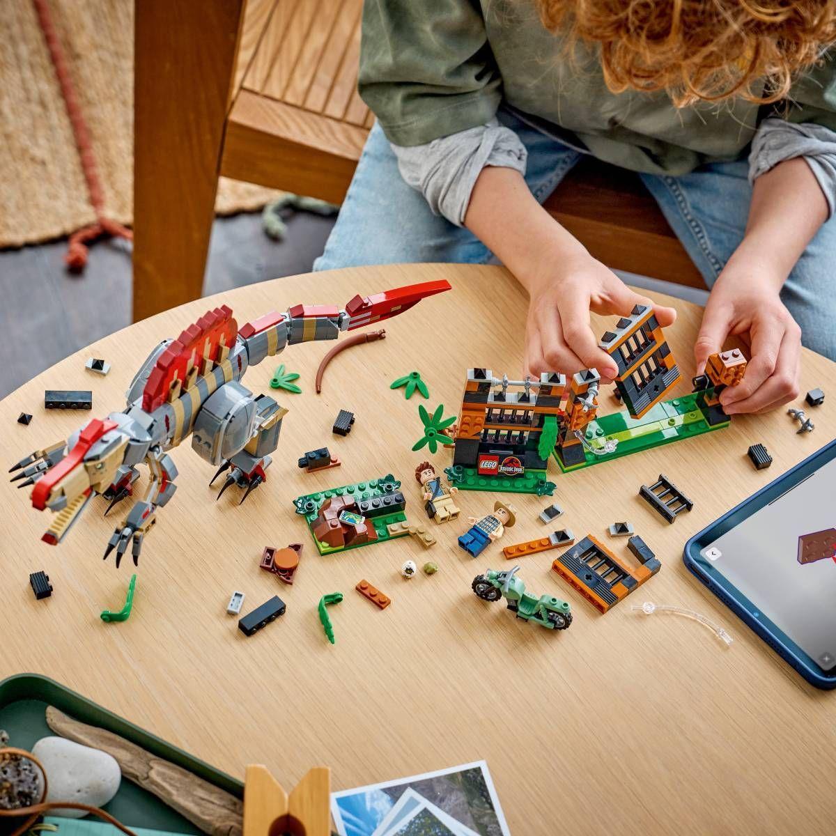 LEGO 77982 Jurassic World Fuga do Espinossauro (9+ anos - 820 peças), miniatura 6