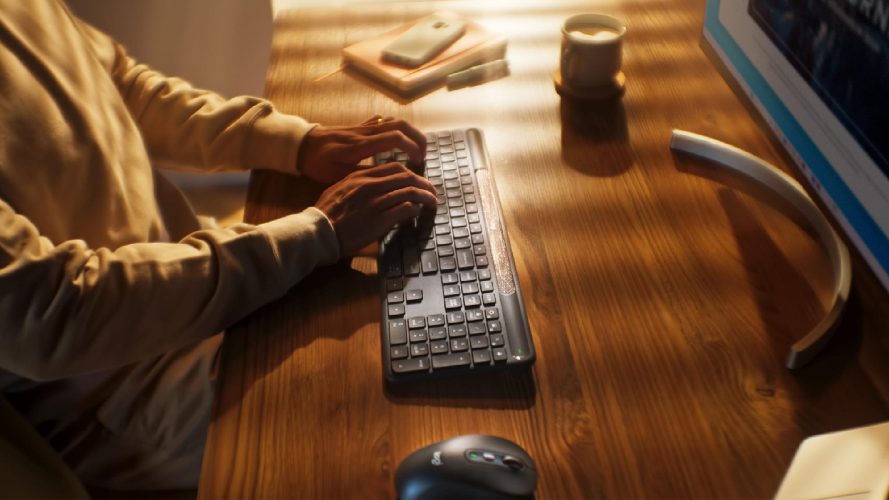 Teclado LOGITECH Signature Slim Solar+ K980 (Alemão - RF Wireless + Bluetooth - Sem fios - Grafite) — miniatura 9