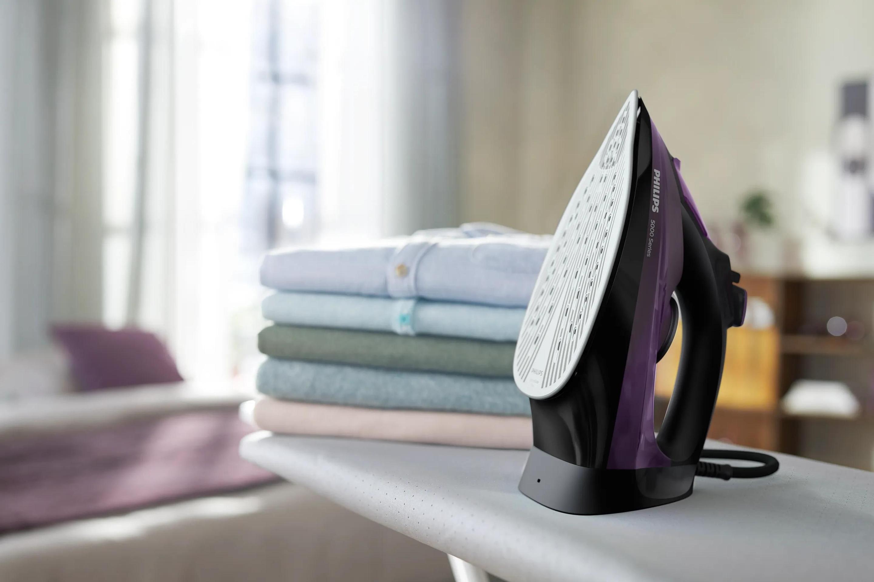 Ferro de Engomar PHILIPS DST5030/80 (2400 W - 0,32 l - Base SteamGlide Plus - Violeta) — miniatura 6