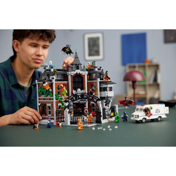 LEGO 76300 DC Comics Super Heroes Arkham Asylum™ (18+ anos - 2953 peças) — miniatura 5