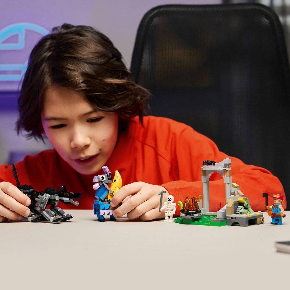 Jogo de Montagem LEGO 77075 Acampamento da Peely e Sparkplug (LEGO Fortnite - +7 anos - Multicor), miniatura 5