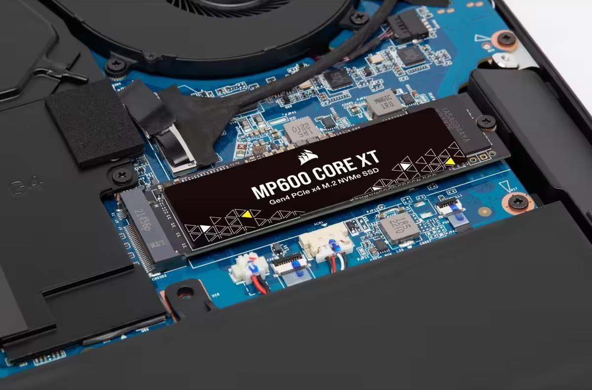 SSD CORSAIR MP600 CORE XT (4 TB - M.2 - PCIe 4.0 NVMe)