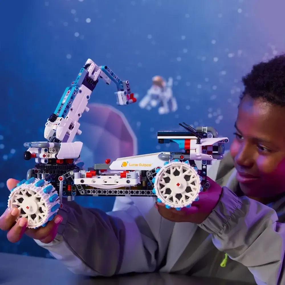 LEGO 42211 Technic Veículo Espacial: Rover Lunar Lunar Outpost™ (10+ anos - 1082 peças) — miniatura 6