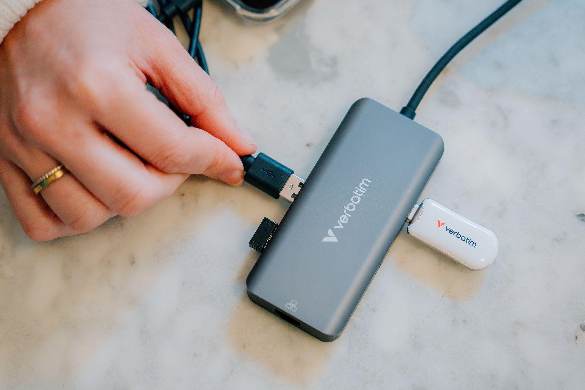 Hub USB-C VERBATIM 32157 (0,15 m - Cinzento) — miniatura 4