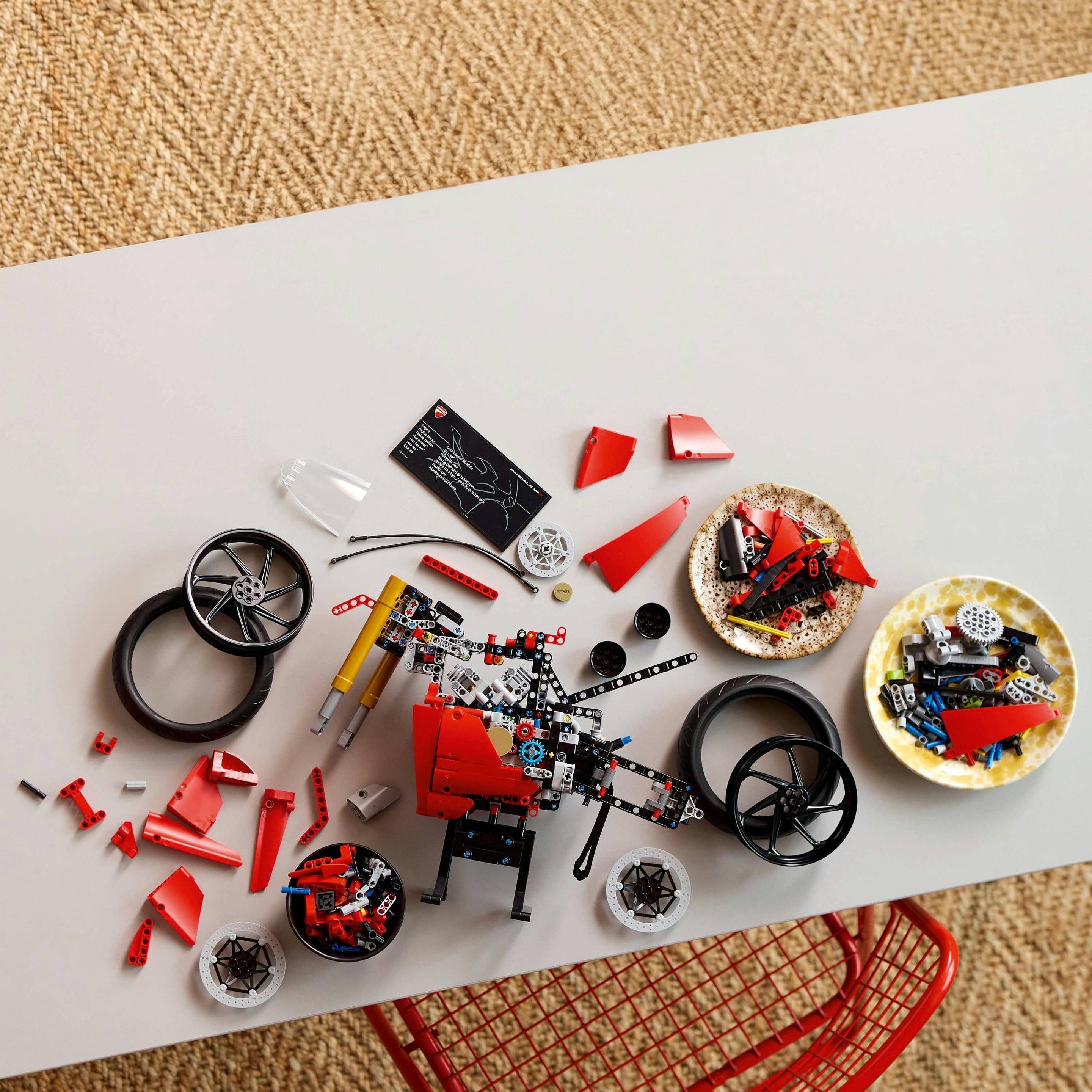 LEGO 42202 Technic Mota Ducati Panigale V4 S (18+ anos - 1603 peças) — miniatura 4