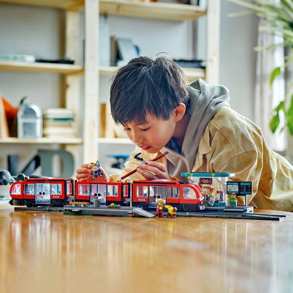 LEGO 60423 City Elétrico e Estação na Baixa (7+ anos - 811 peças), miniatura 6